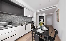 A Lux & Modern Apt Next To Southern Cross Station